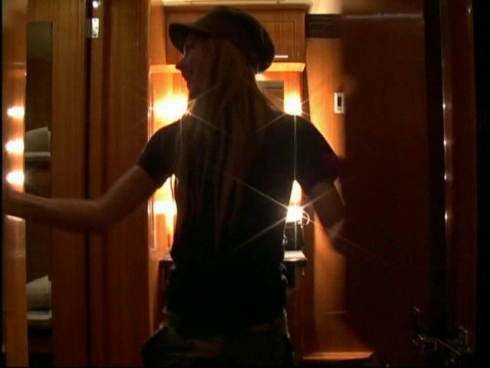 Bonez Tour Documentary [HD] Part2 - Avril Lavigne 5162