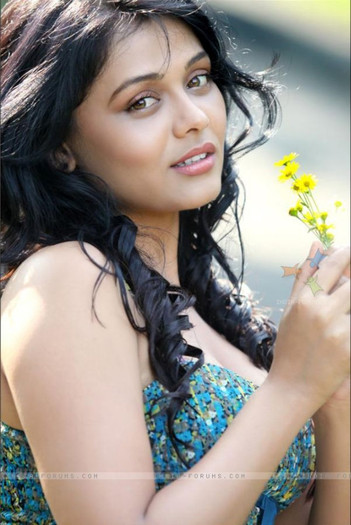 Prarthana Behere in Love [10]