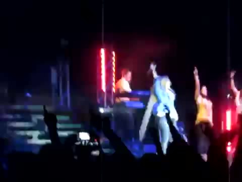 Demi Give Your Heart A Break In Panama (139) - Demi - Singing Give Your Heart A Break Live In Panama City