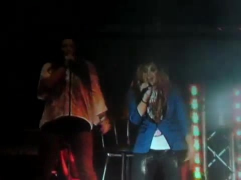 Demi Unbroken Live In Panama (3735)