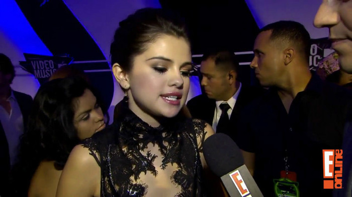 bscap0072 - Selena Gomez-2011 VMAs Interview