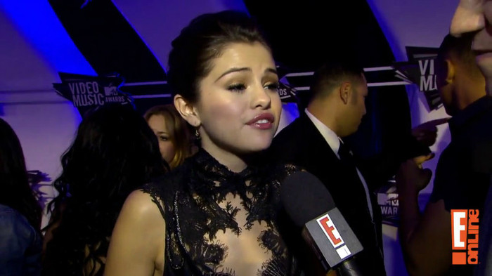 bscap0111 - Selena Gomez-2011 VMAs Interview