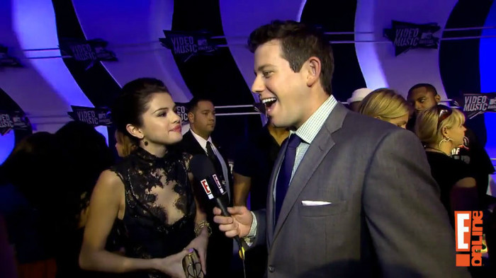 bscap0140 - Selena Gomez-2011 VMAs Interview