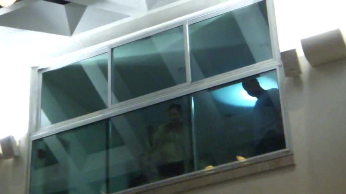 Demi  -  Sheraton Barra (158) - Demi - She Welcomes Fans From Hotel Balcony