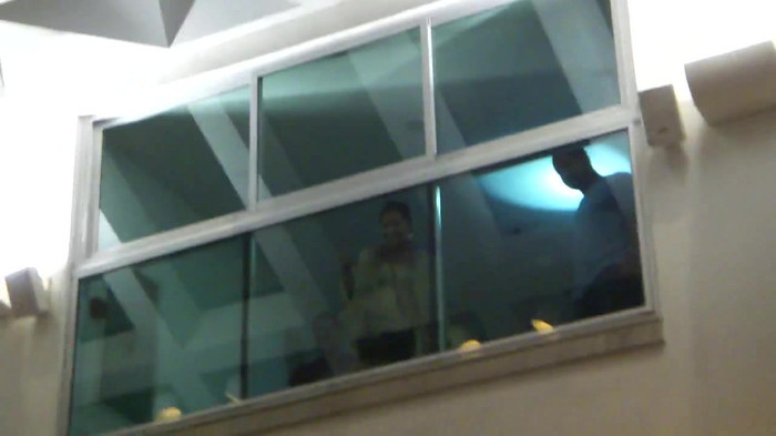 Demi  -  Sheraton Barra (188) - Demi - She Welcomes Fans From Hotel Balcony