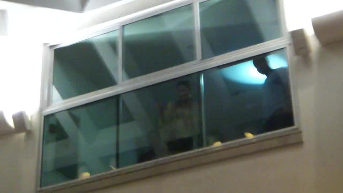 Demi  -  Sheraton Barra (191) - Demi - She Welcomes Fans From Hotel Balcony