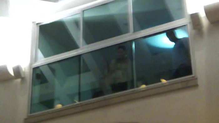 Demi  -  Sheraton Barra (195) - Demi - She Welcomes Fans From Hotel Balcony