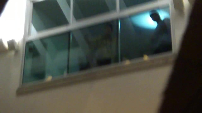 Demi  -  Sheraton Barra (259) - Demi - She Welcomes Fans From Hotel Balcony