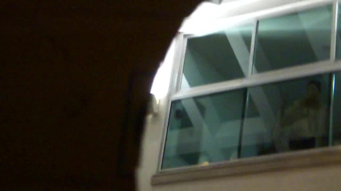 Demi  -  Sheraton Barra (305) - Demi - She Welcomes Fans From Hotel Balcony