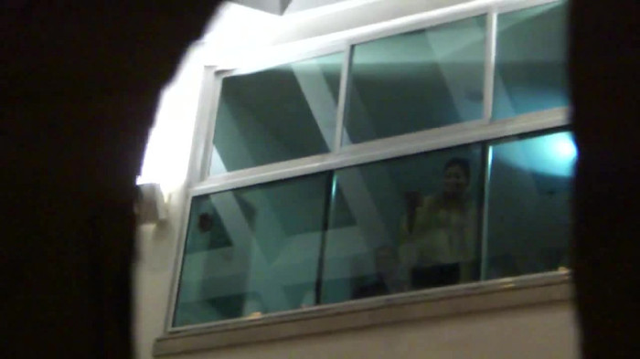 Demi  -  Sheraton Barra (407) - Demi - She Welcomes Fans From Hotel Balcony