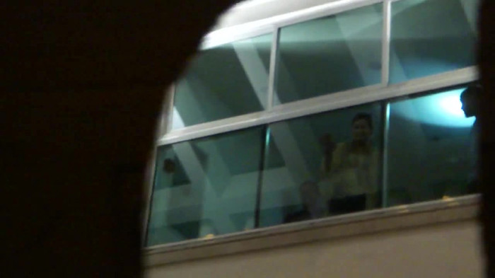 Demi  -  Sheraton Barra (410) - Demi - She Welcomes Fans From Hotel Balcony