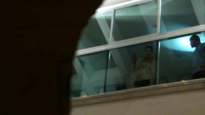 Demi  -  Sheraton Barra (412) - Demi - She Welcomes Fans From Hotel Balcony