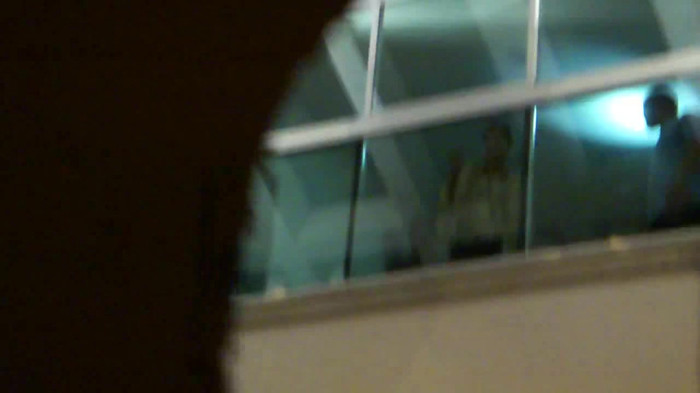 Demi  -  Sheraton Barra (420) - Demi - She Welcomes Fans From Hotel Balcony