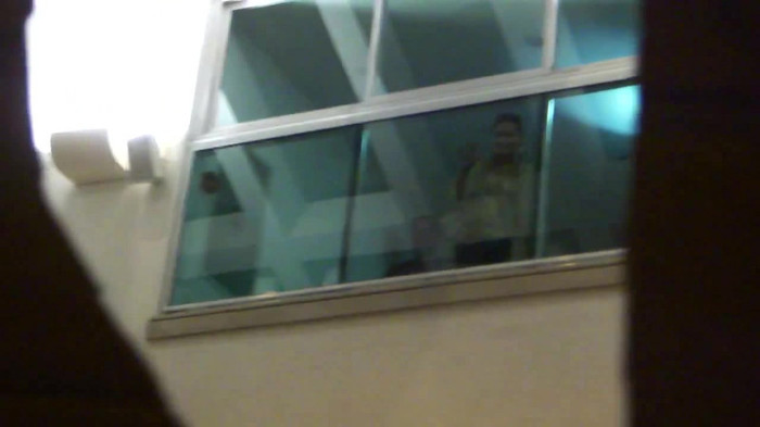 Demi  -  Sheraton Barra (429) - Demi - She Welcomes Fans From Hotel Balcony