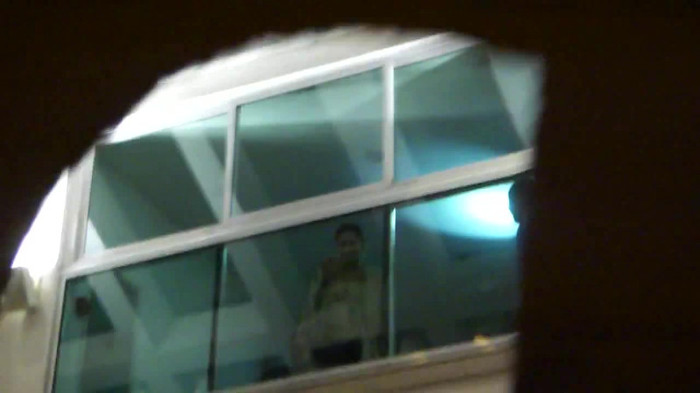 Demi  -  Sheraton Barra (464) - Demi - She Welcomes Fans From Hotel Balcony