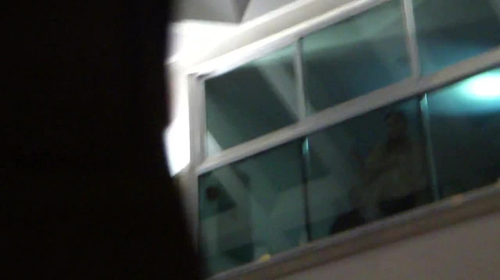 Demi  -  Sheraton Barra (805) - Demi - She Welcomes Fans From Hotel Balcony Part oo1