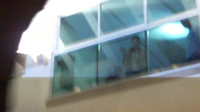 Demi  -  Sheraton Barra (833) - Demi - She Welcomes Fans From Hotel Balcony Part oo1