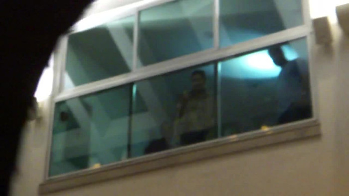 Demi  -  Sheraton Barra (871) - Demi - She Welcomes Fans From Hotel Balcony Part oo1