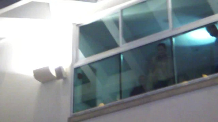 Demi  -  Sheraton Barra (899) - Demi - She Welcomes Fans From Hotel Balcony Part oo1