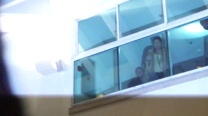 Demi  -  Sheraton Barra (902) - Demi - She Welcomes Fans From Hotel Balcony Part oo1