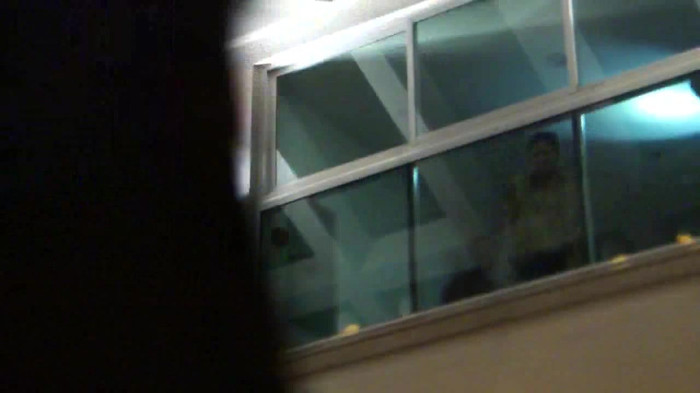 Demi  -  Sheraton Barra (905) - Demi - She Welcomes Fans From Hotel Balcony Part oo1