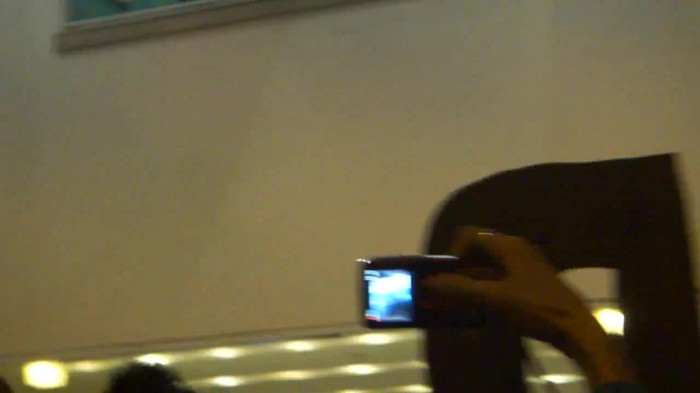 Demi  -  Sheraton Barra (1430) - Demi - She Welcomes Fans From Hotel Balcony Part oo2