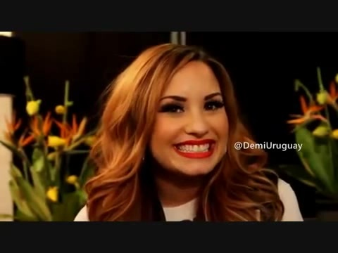 Demi Lovato envía saludos a Radio Disney Uruguay. 423