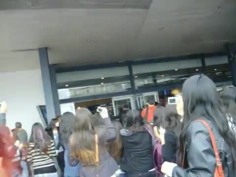 Demi Lovato at the airport. Argentina. 2012 0619 - Demi at the airport Argentina 2012 Part oo1