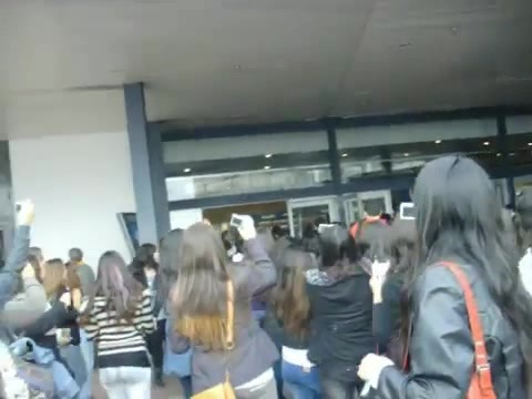 Demi Lovato at the airport. Argentina. 2012 0631 - Demi at the airport Argentina 2012 Part oo1