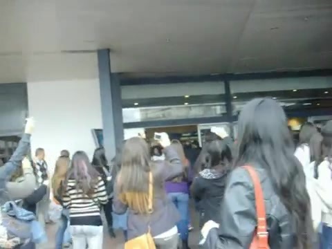 Demi Lovato at the airport. Argentina. 2012 0651 - Demi at the airport Argentina 2012 Part oo1