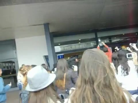 Demi Lovato at the airport. Argentina. 2012 0822 - Demi at the airport Argentina 2012 Part oo1