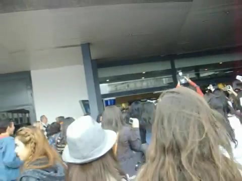 Demi Lovato at the airport. Argentina. 2012 0831 - Demi at the airport Argentina 2012 Part oo1