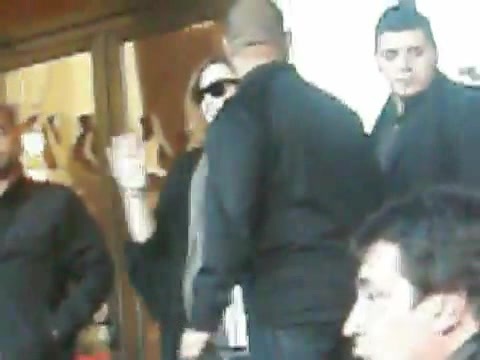 Demi Lovato Saludando en el hotel Radisson Uruguay 29_04_12 0636 - Demi Saludando en el hotel Radisson Uruguay Part oo1