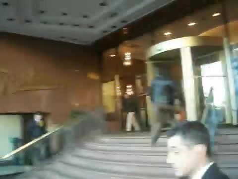 Demi Lovato Saludando en el hotel Radisson Uruguay 29_04_12 1418