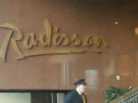 Demi Lovato Saludando en el hotel Radisson Uruguay 29_04_12 1479