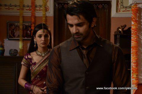 77 - Iss Pyaar Ko Kya Naam Doon - Picture Gallery II