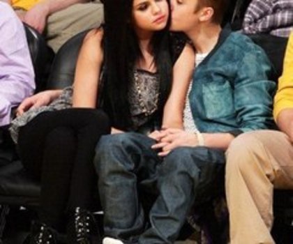 Kisuletzs pe obrajor - Selena si Justin