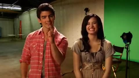 Oceans Bloopers - Joe Jonas and Demi Lovato 0417