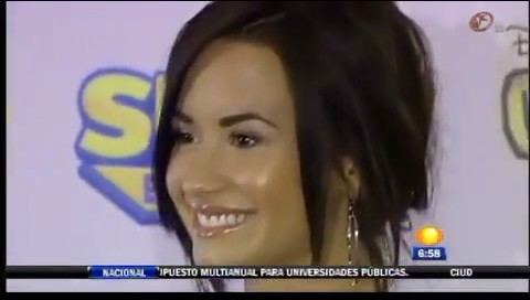 bscap0058 - Demi - Entrevista en Mexico Soy Fan de Danna Paola