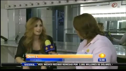 bscap0124 - Demi - Entrevista en Mexico Soy Fan de Danna Paola