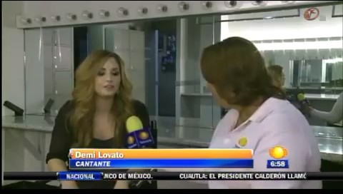 bscap0211 - Demi - Entrevista en Mexico Soy Fan de Danna Paola