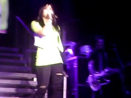 bscap0081 - Demi makes a speech after falling up the stairs in Atlanta