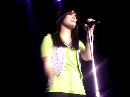 bscap0124 - Demi makes a speech after falling up the stairs in Atlanta