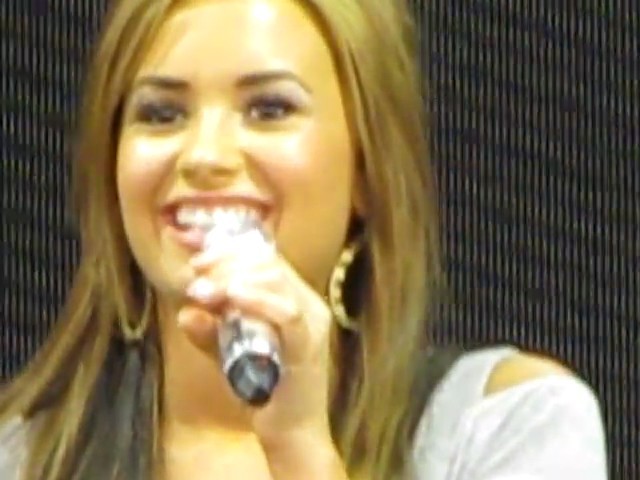 bscap0034 - Demi Lovato answers questions soundcheck 09 01 10