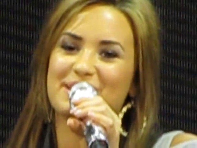 bscap0041 - Demi Lovato answers questions soundcheck 09 01 10