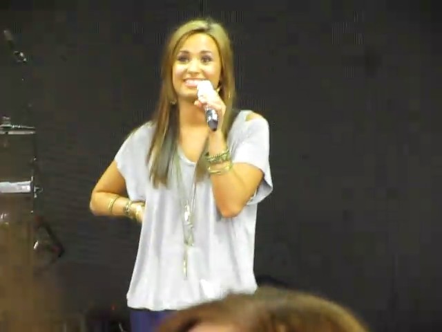 bscap0062 - Demi Lovato answers questions soundcheck 09 01 10