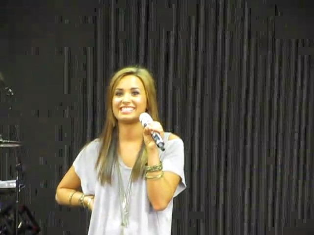 bscap0064 - Demi Lovato answers questions soundcheck 09 01 10