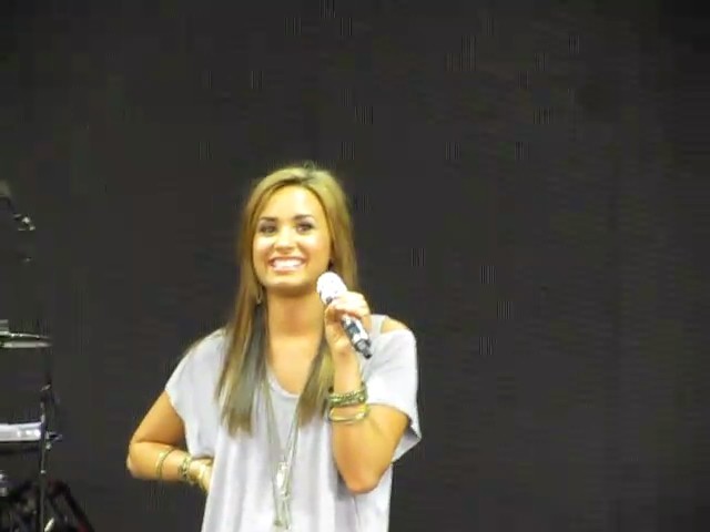 bscap0065 - Demi Lovato answers questions soundcheck 09 01 10