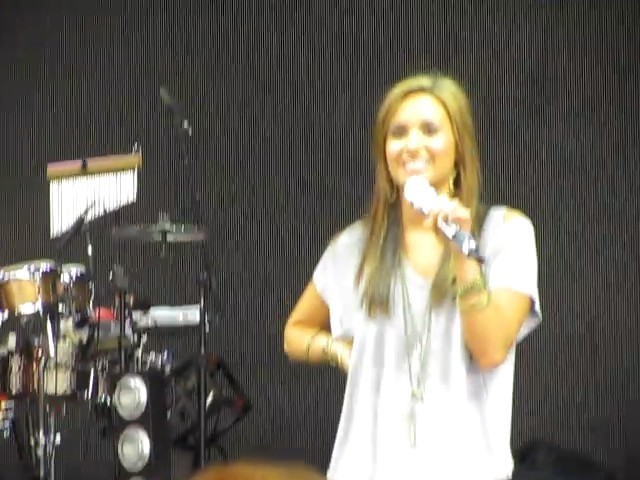 bscap0073 - Demi Lovato answers questions soundcheck 09 01 10