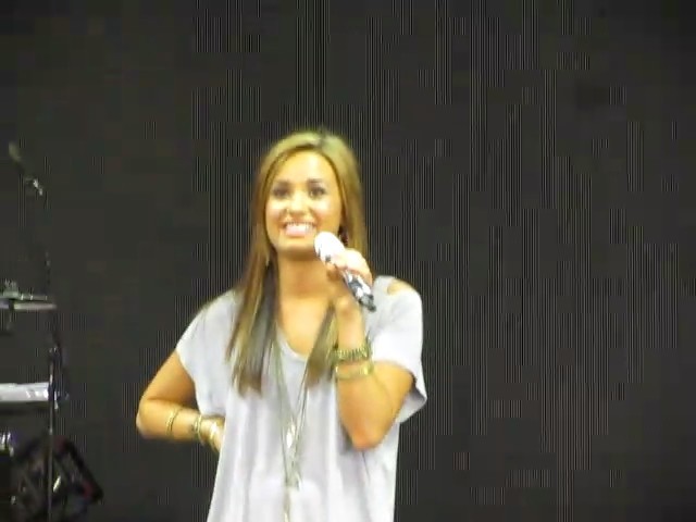 bscap0122 - Demi Lovato answers questions soundcheck 09 01 10